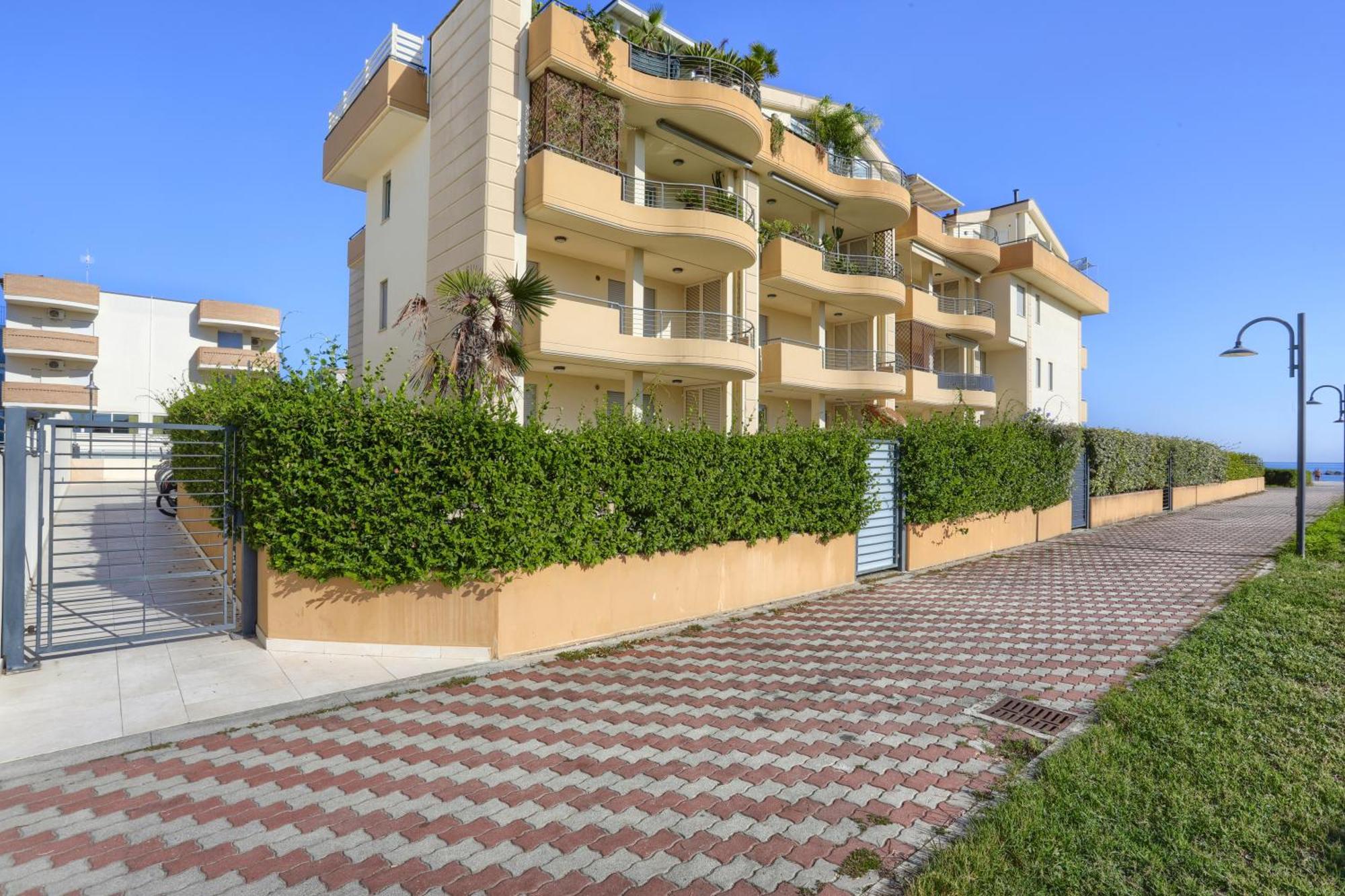 Mazzarosa Residence Roseto Degli Abruzzi Εξωτερικό φωτογραφία